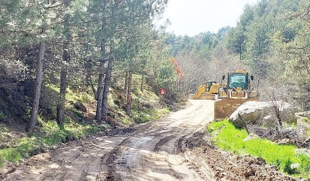 FİRMA “YALNIZCA NUMUNE ALINIYOR” DİYOR AMA… KAMYONLAR ÇALIŞIYOR