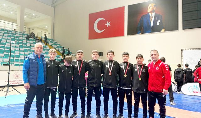 MİNDERDE İKİ ALTIN