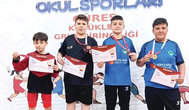 DENİZLİLİ GÜREŞÇİLER KÜRSÜDE