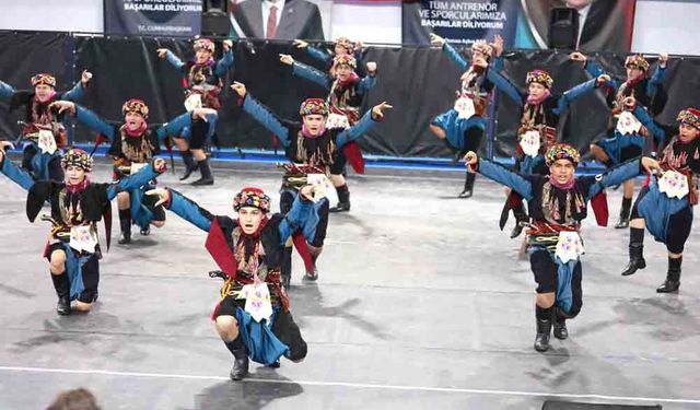 HALK OYUNLARI ŞÖLENİ NEFES KESTİ