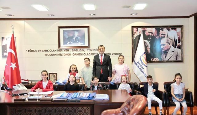 ÇOCUKLARDAN MESAJ: CUMHURİYET BİZE EMANET