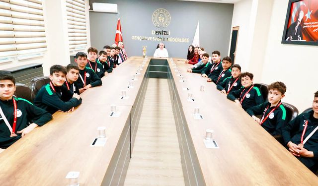 TÜRKİYE ÜÇÜNCÜSÜ HENTBOLCULARDAN İL MÜDÜRÜNE ZİYARET