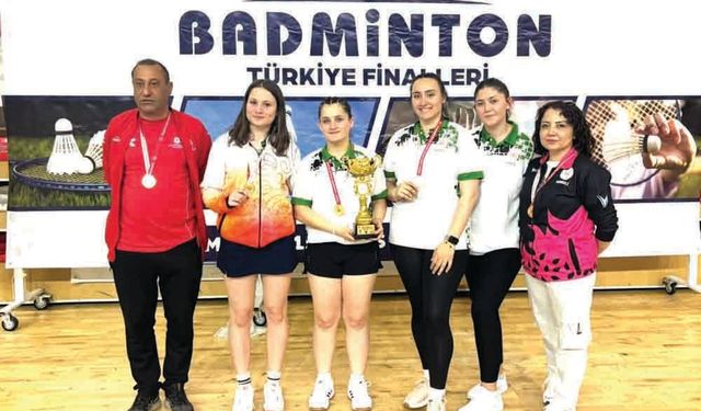 BADMİNTONDAN ŞAMPİYONLUK GELDİ