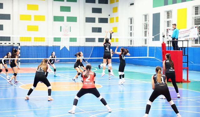 VOLEYBOLUN YENİ YILDIZLARI YETİŞİYOR