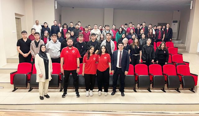 DENİZLİ’NİN MİLLİ GURURLARI GENÇLERLE BULUŞTU