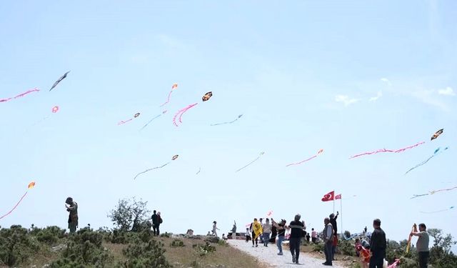 GÖKYÜZÜ UÇURTMALARLA RENKLENDİ
