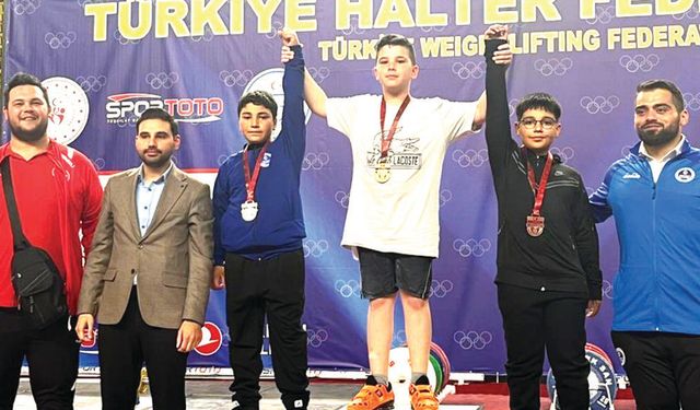 HALTERDE MUSTAFA UYAN TÜRKİYE ŞAMPİYONU