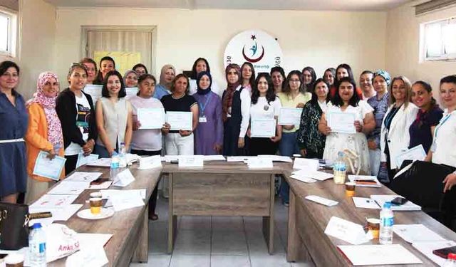SAĞLIK ÇALIŞANLARINA ANNE SÜTÜ ANLATILDI