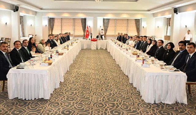 VALİ YAVUZ SELİM KÖŞGER’DEN KAYMAKAMLARA YEMEKLİ VEDA