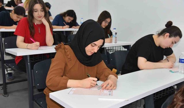 GENÇLER GELECEKLERİNE BELİRLEDİ