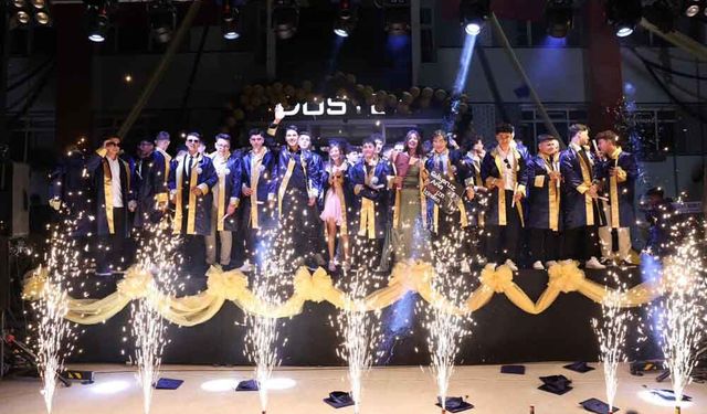 DOSTEK KOLEJİ’NDE MEZUNİYET HEYECANI