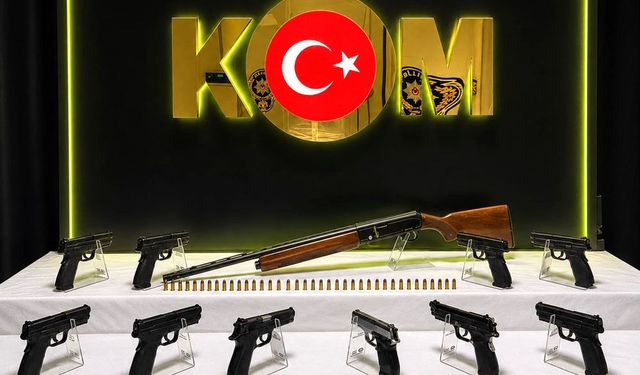 DENİZLİ’DE SİLAH KAÇAKÇILIĞI OPERASYONUNDA EVDEN CEPHANELİK ÇIKTI