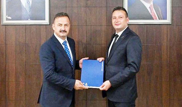 ANAHTAR PARTİ’DE İSTİFA