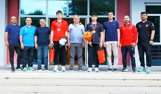 AVRUPA ÜÇÜNCÜSÜ GÜREŞÇİLERDEN ZİYARET