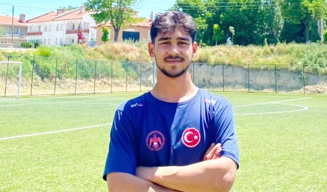 DENİZLİLİ SPORCU MERT AYKOVAN KRİKET MİLLİ TAKIMINDA