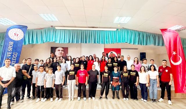 MİLLİ DARTÇILAR ÇARDAK’TA ÖĞRENCİLERLE BULUŞTU