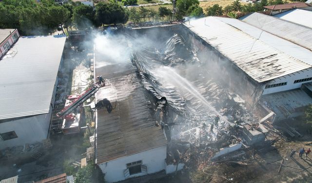 GERİYE KÜLE DÖNMÜŞ FABRİKA KALDI
