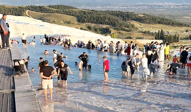 TURİSTİN PAMUKKALE İLGİSİ