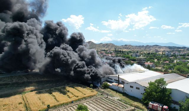 KAUÇUK FABRİKASINDA YANGIN