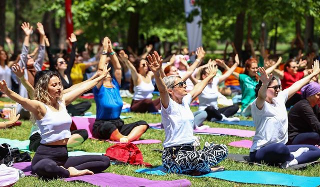 DENİZLİ, DÜNYA YOGA GÜNÜ’NDE ÇAMLIK KENT ORMANI’NDA BULUŞMA