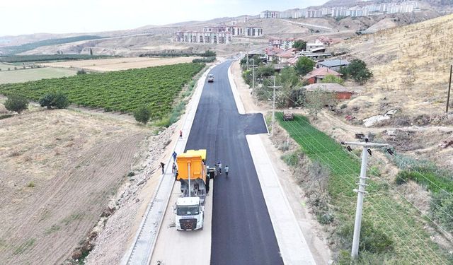 GÜRLEK-TOKİ YOLUNDA ASFALT SEFERBERLİĞİ