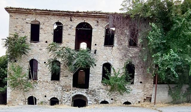 TARİHİ TAVAS TAŞ HAN’I YOK OLMANIN EŞİĞİNDE