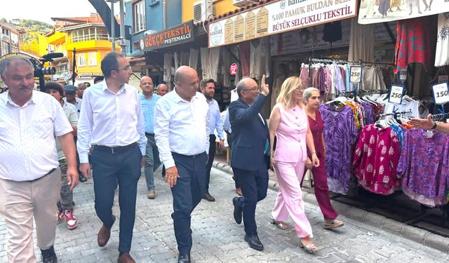 BAŞKAN VE EKİBİNDEN HARMANDALI RESİTALİ