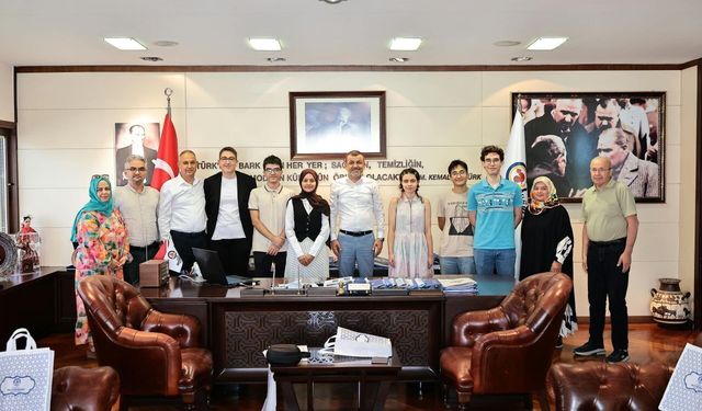 ÇAVUŞOĞLU: “SİZLERLE GURUR DUYUYORUZ”