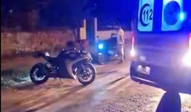 MOTOSİKLET İLE OTOMOBİL ÇARPIŞTI SÜRÜCÜ YARALANDI