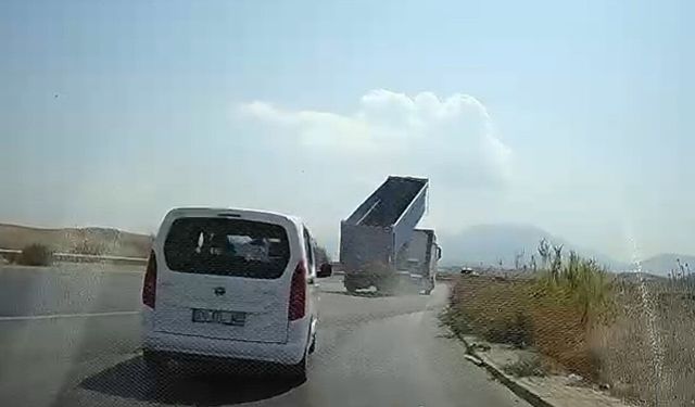 TIRIN AÇIK UNUTULAN DORSESİ EDS LEVHASINI SÖKTÜ