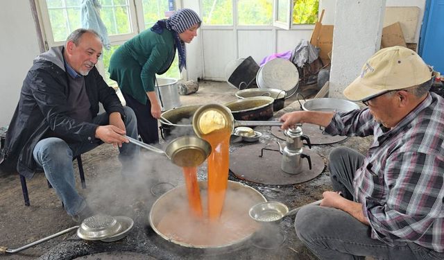 PEKMEZLER İMECEYLE KAYNIYOR