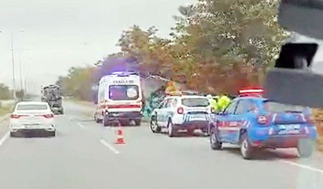 KAMYON ŞARAMPOLE DEVRİLDİ: 1 YARALI