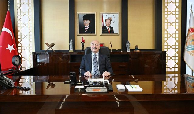 DENİZLİ VALİSİ KÖŞGER’DEN BAYRAM MESAJI: “CUMHURİYET, BAĞIMSIZLIĞIN EN GÜÇLÜ TEMİNATIDIR”
