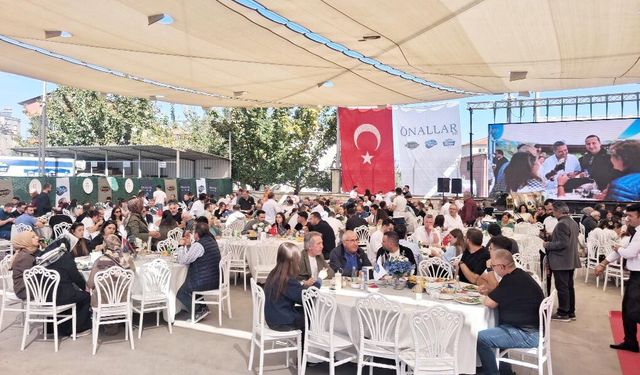 BİNLERCE KİŞİ AYNI SOFRADA BULUŞTU