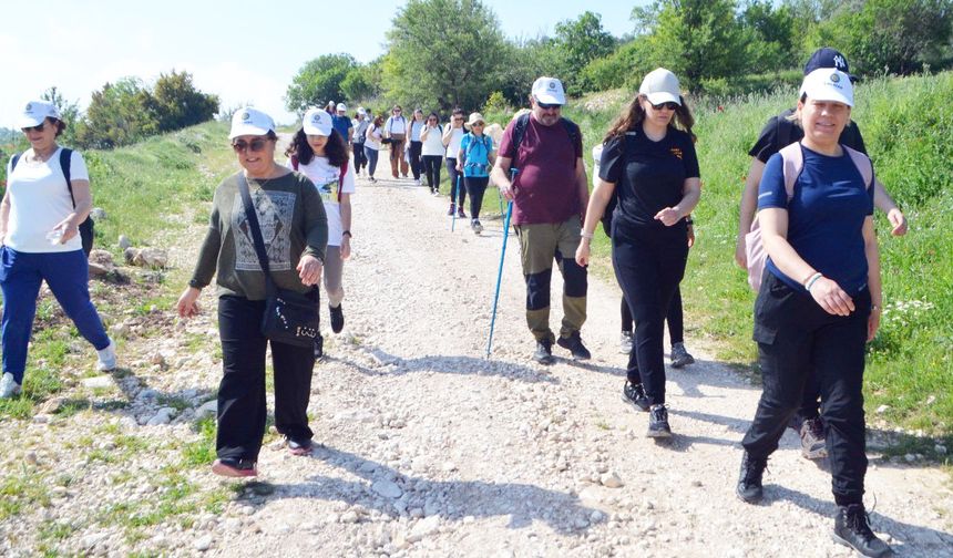 DOĞA YÜRÜYÜŞÜ İLE  GÖÇE DİKKAT ÇEKTİLER