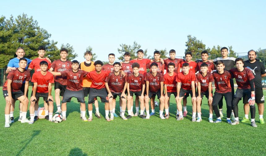 DENİZLİ İDMANYURDU'NUN GENÇLERİNİN DE HEDEFİ ŞAMPİYONLUK