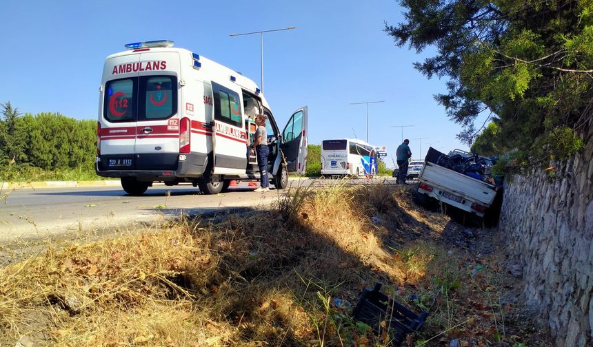 KAMYONET YOLDAN ÇIKTI BABA VE OĞLU YARALANDI