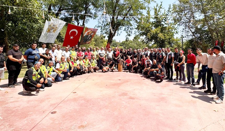 MOTOSİKLET TUTKUNLARI KESTANE DERESİ’NDE BULUŞTU
