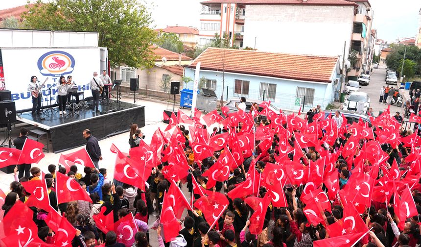 ÇOCUKLARIN CUMHURİYET COŞKUSU