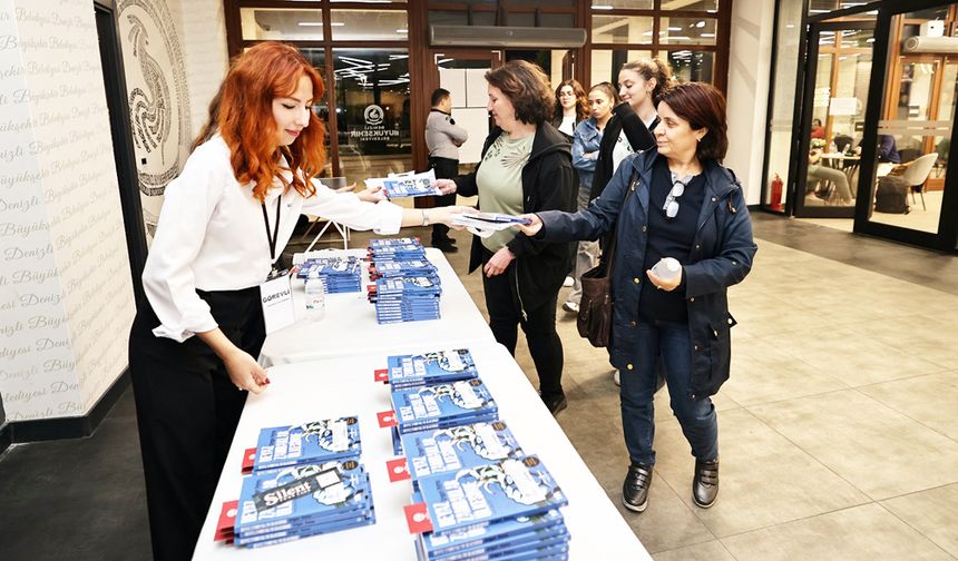 CUMHURİYET’İN 102. YILINDA KİTAP TUTKUNLARI BULUŞTU