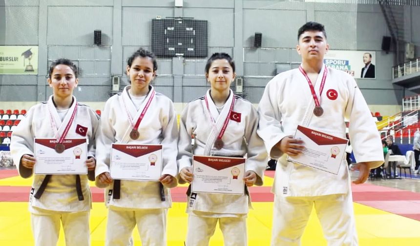 TÜRKİYE ŞAMPİYONASI BİLETİNİ KAPTILAR