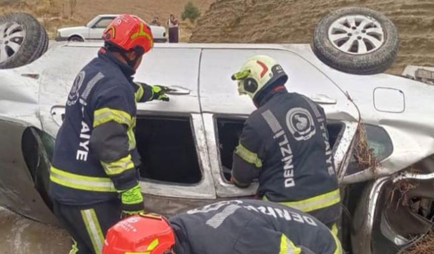 YOLDAN ÇIKAN OTOMOBİL TAKLA ATTI; 2 YARALI
