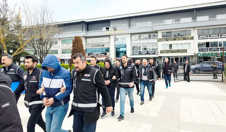 PARAYI ÇEKTİ, DENİZLİ’YE KAÇTI