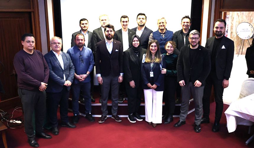 YEŞİLAY'DA BAYRAK DEĞİŞİMİ