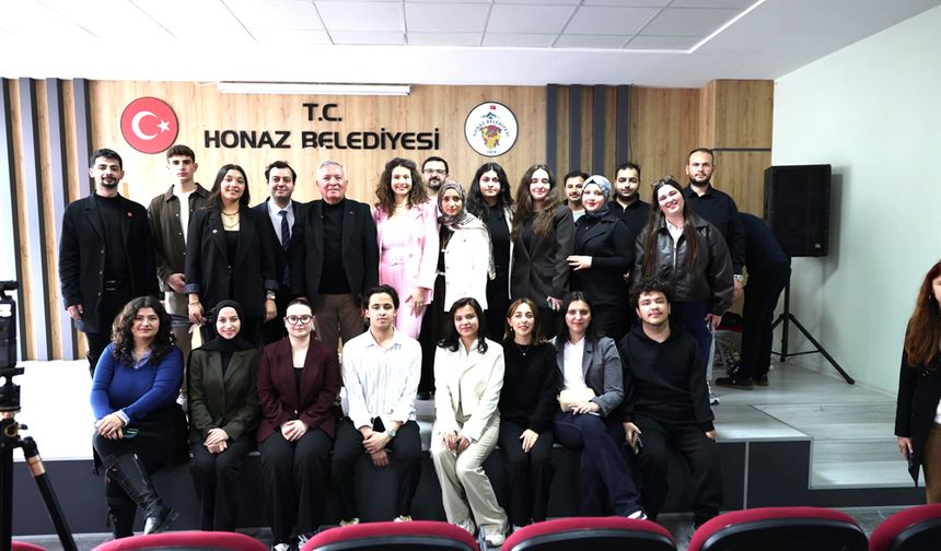 BAŞKAN KEPENEK GENÇLERLE BULUŞTU