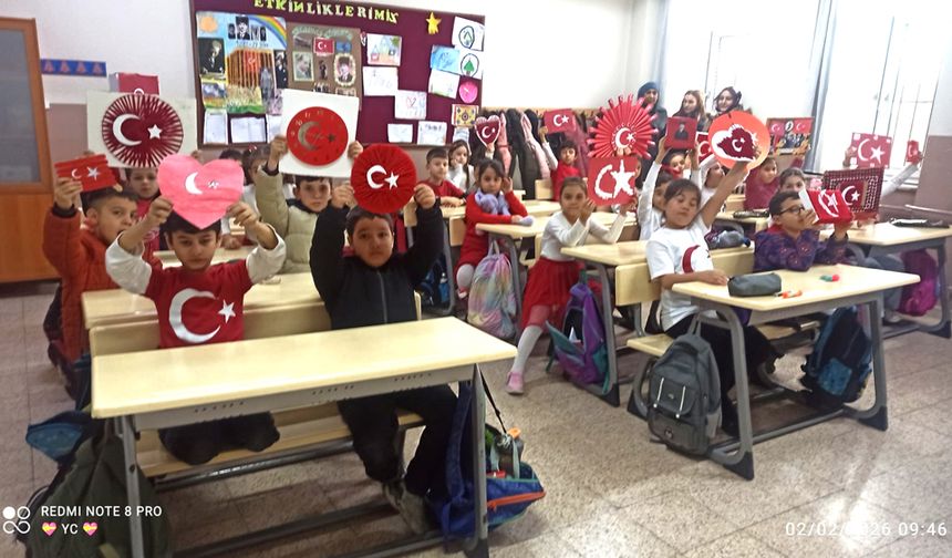 DR. BEKİR SIDDIK MÜFTÜLER İLKOKULU’NDA BAYRAK COŞKUSU