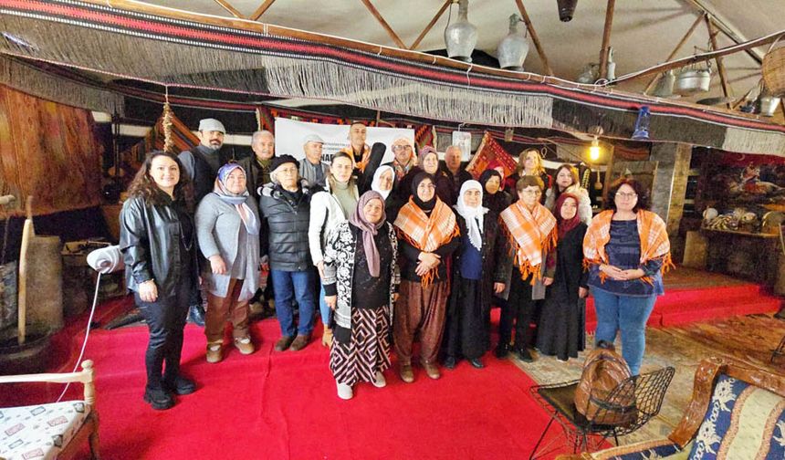 DİYAR DİYAR GEZİP KÜLTÜR ARŞİVİ OLUŞTURUYORLAR