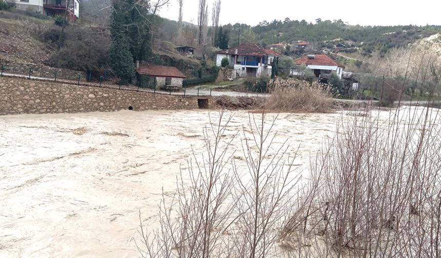 SEL İLÇELERİ VURDU