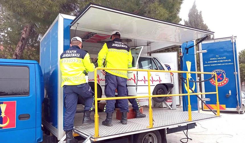 JANDARMADAN ÇOCUKLARA EMNİYET KEMERİ EĞİTİMİ