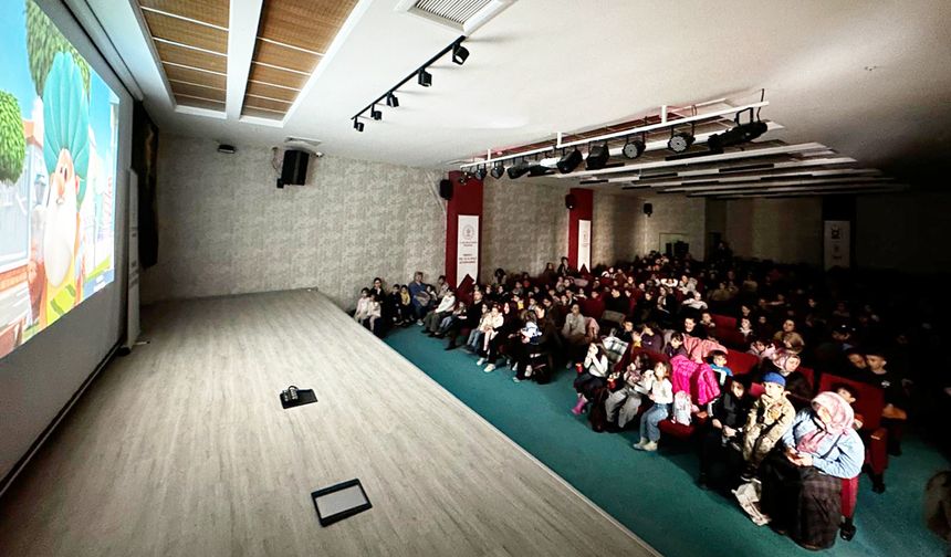 1200 ÇOCUK SİNEMA KEYFİ YAŞADI